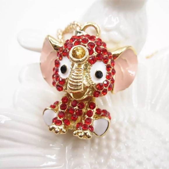 Red crystal elephant - Picture 2 of 5